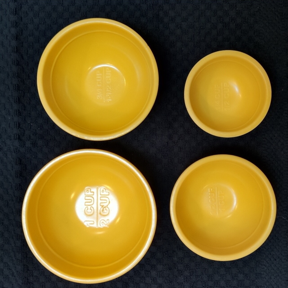 *RARE* Vintage Melmac Measuring Cups in  Hard to Find Color- Tangerine